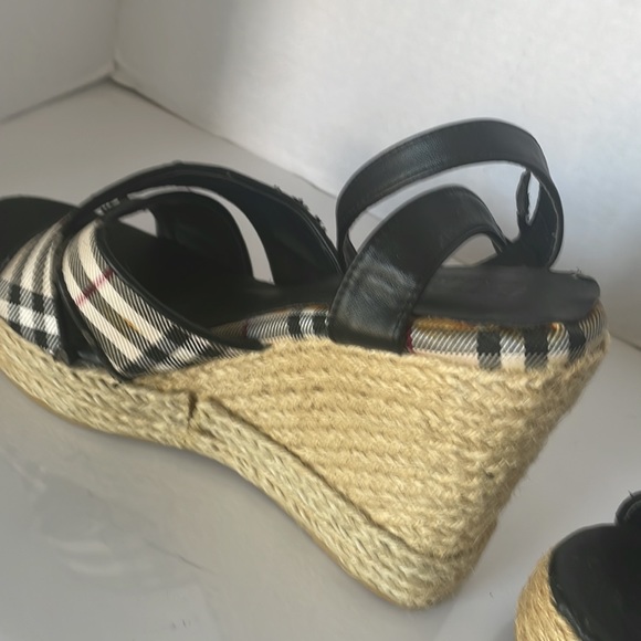 Authentic Burberry Wedges. - Picture 16 of 16